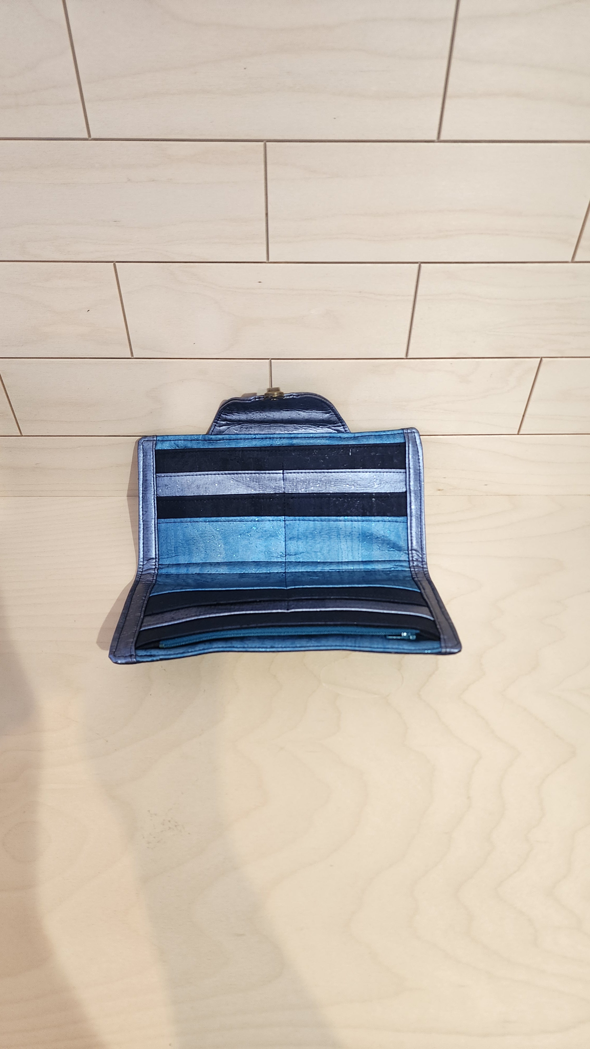 Portefeuille Okaassan en liège fait main au Québec