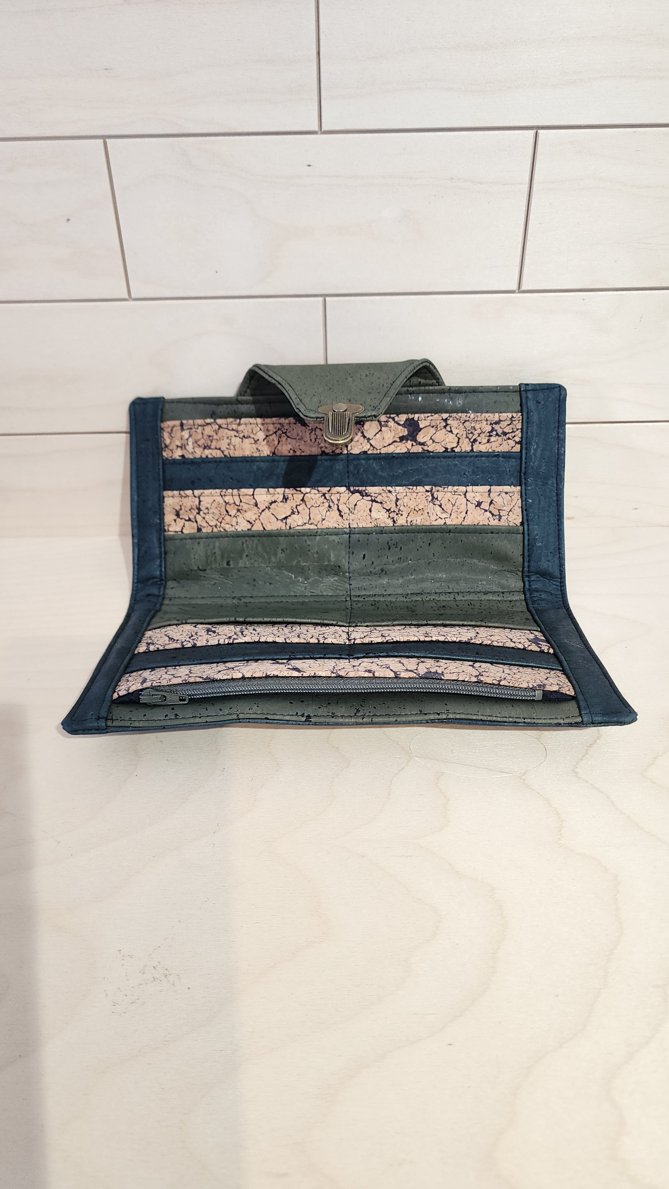 Portefeuille Okaassan en liège fait main au Québec