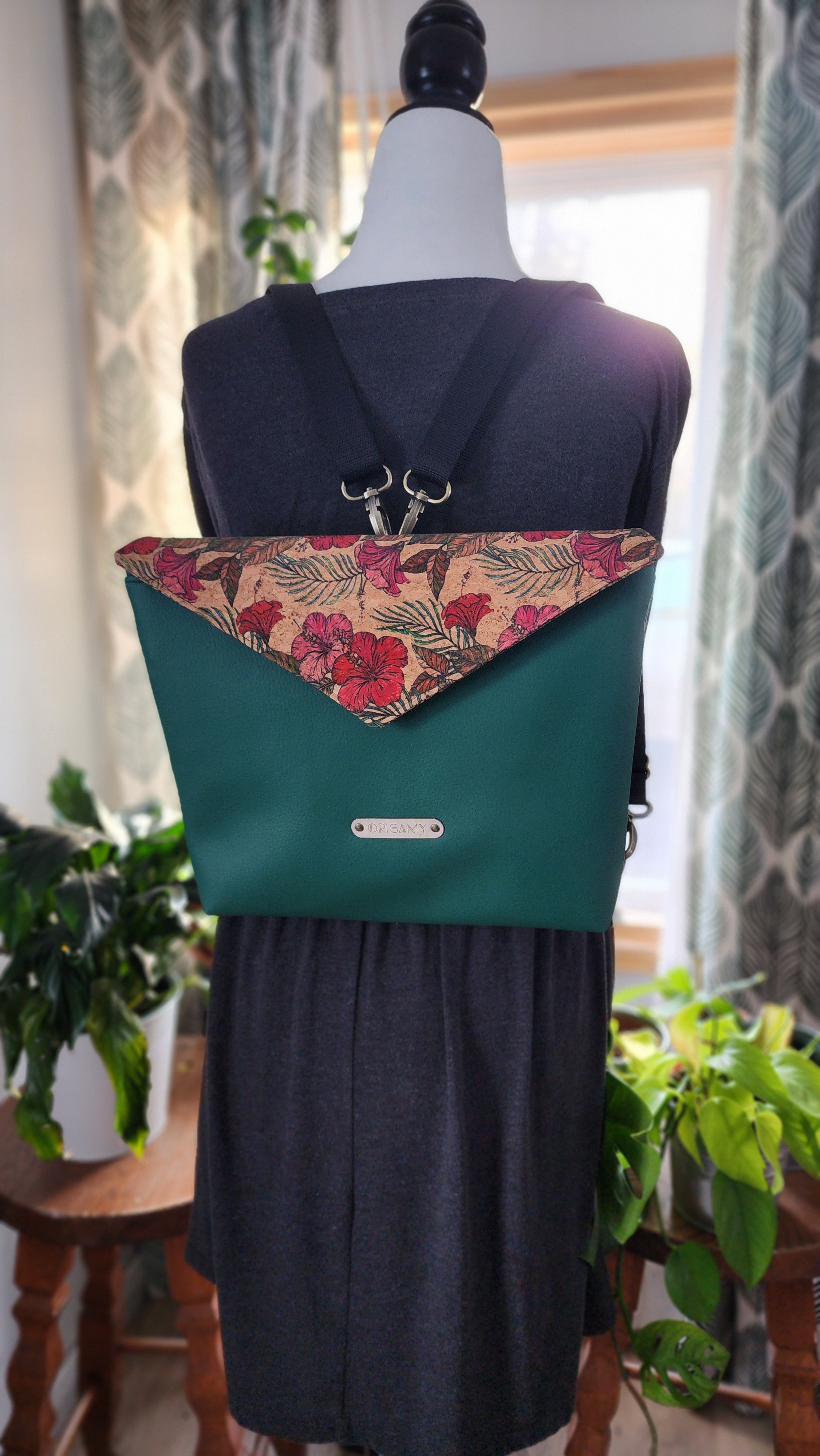 Sac Stella vert liège hibiscus rouge