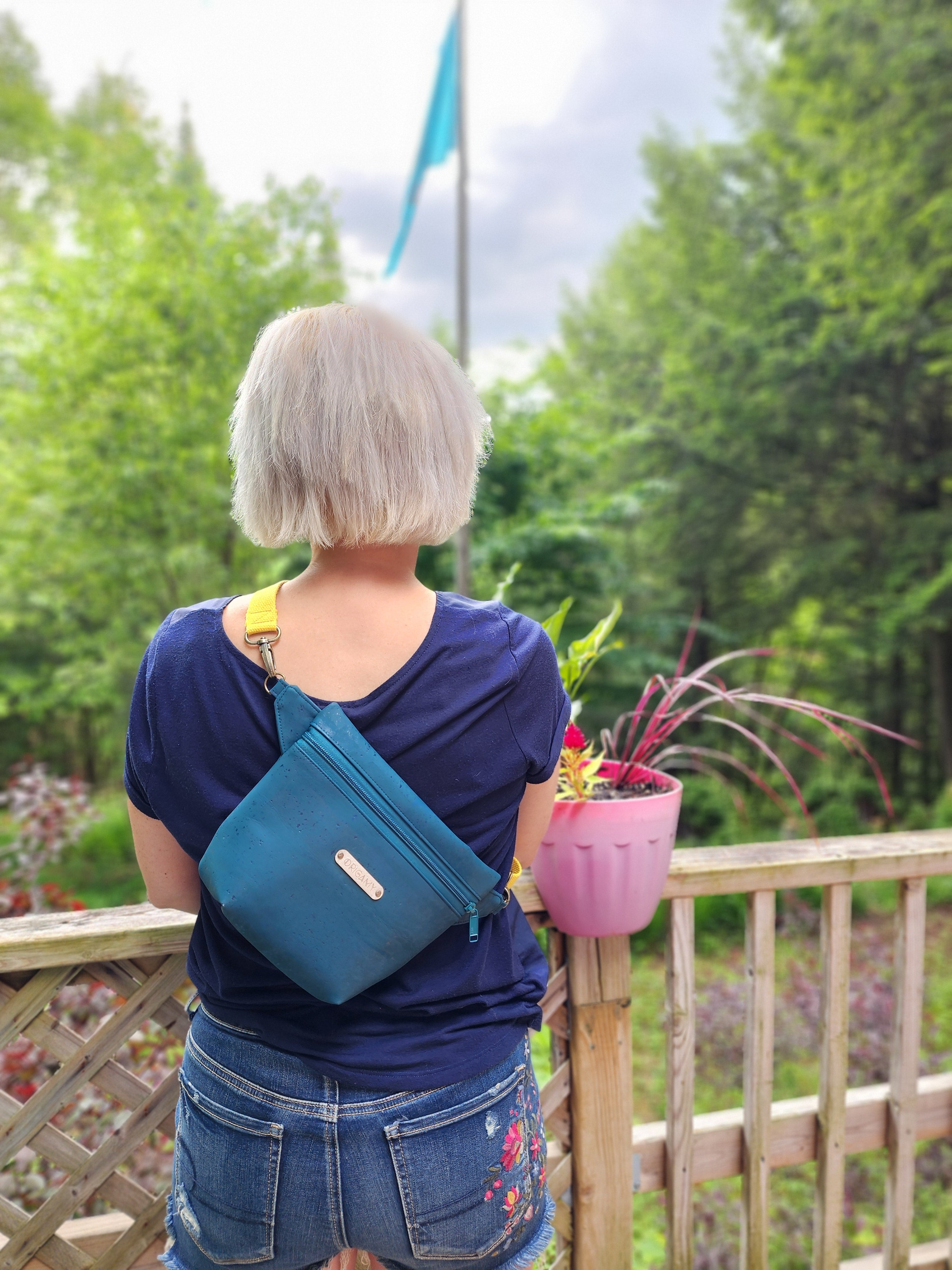 Sac banane Billie en liège sarcelle