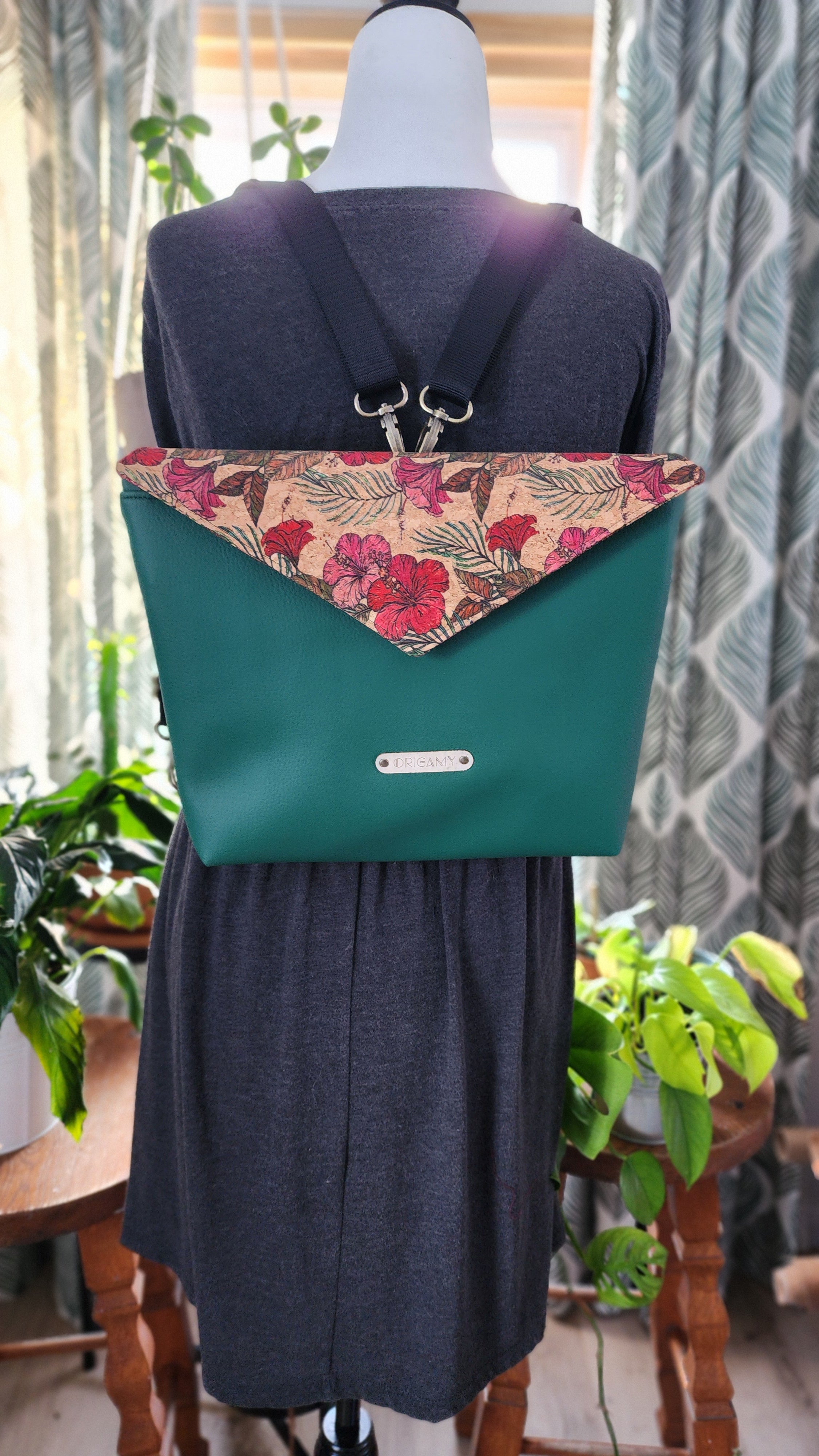 Sac Stella vert liège hibiscus rouge