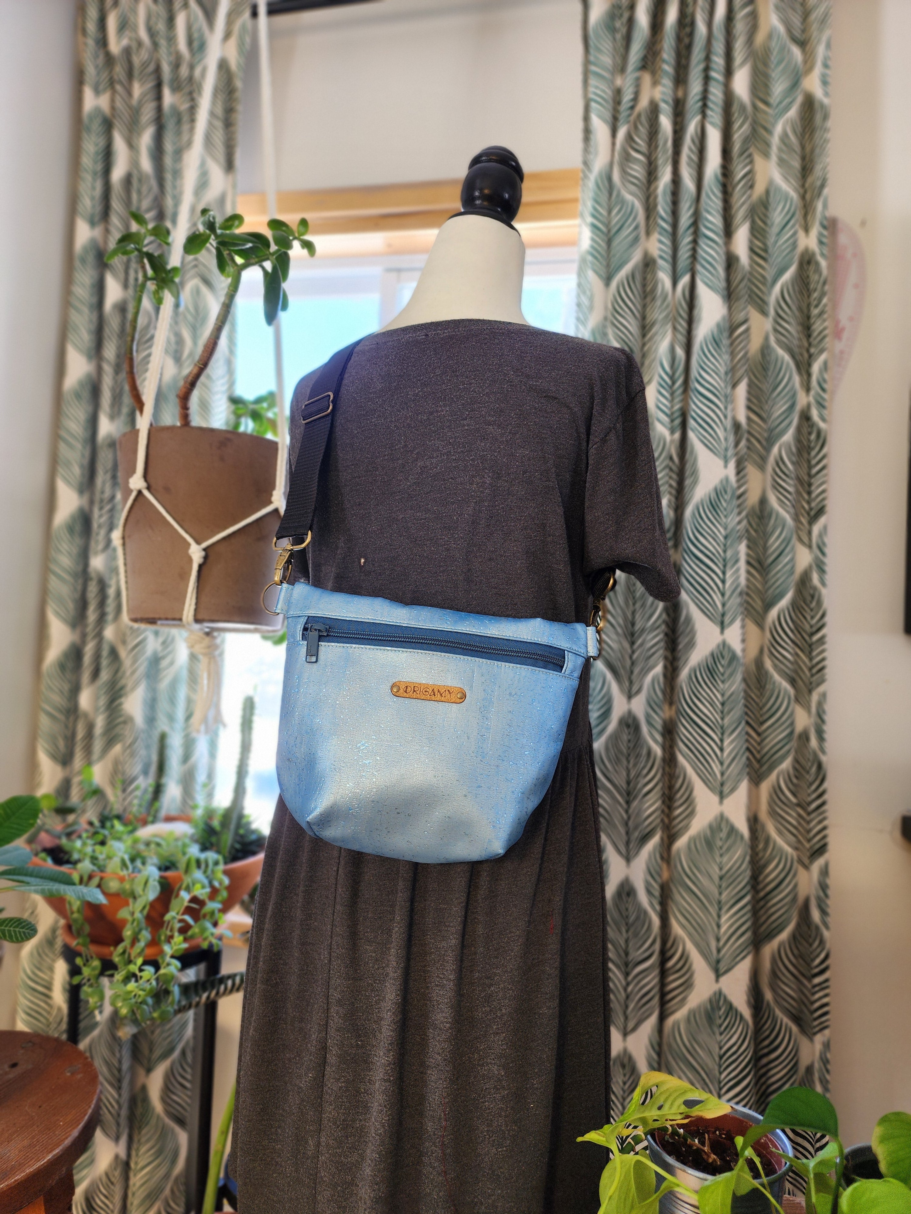 Sac banane Billie en liège bleu perlé