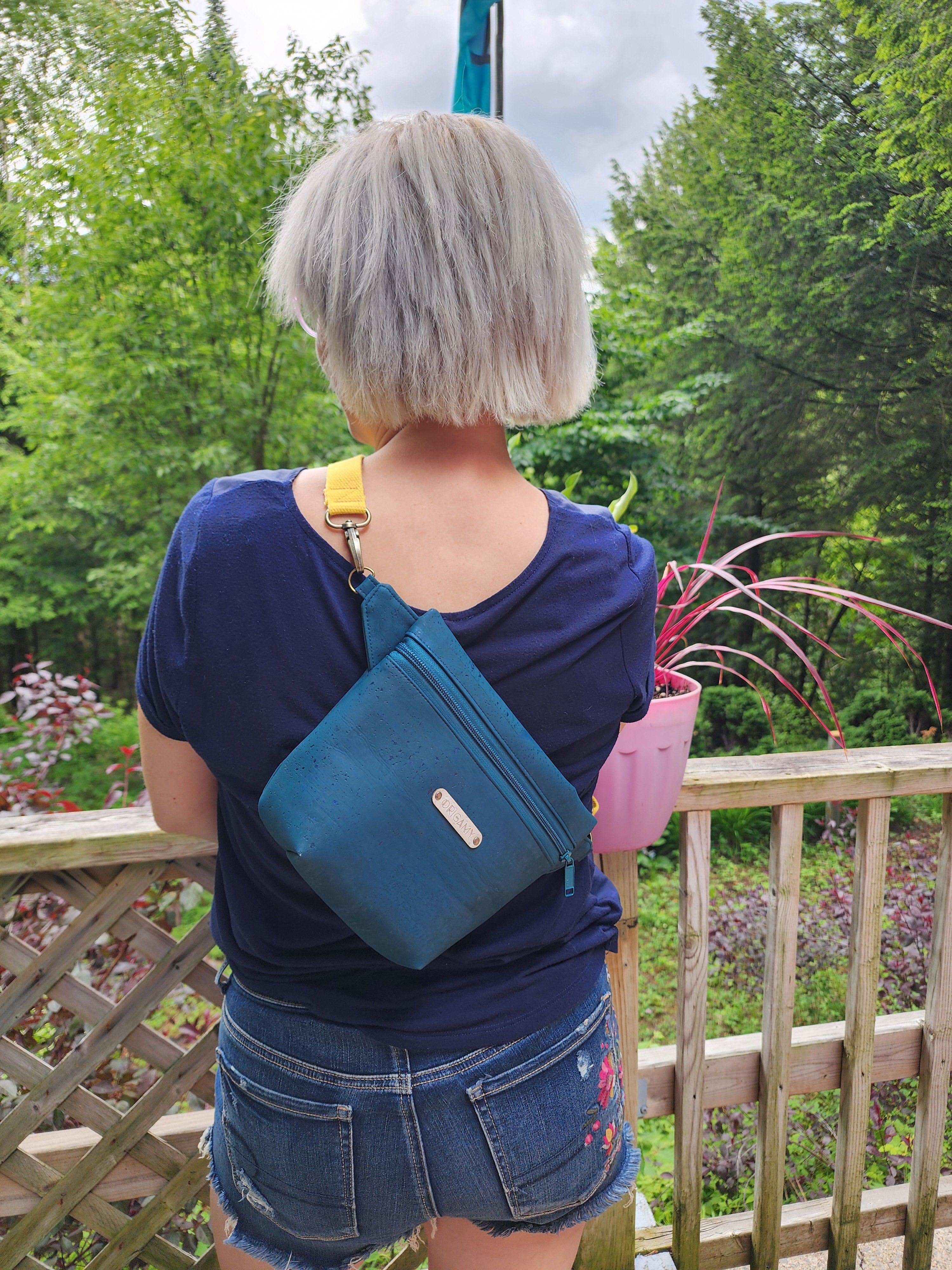 Sac banane Billie en liège sarcelle
