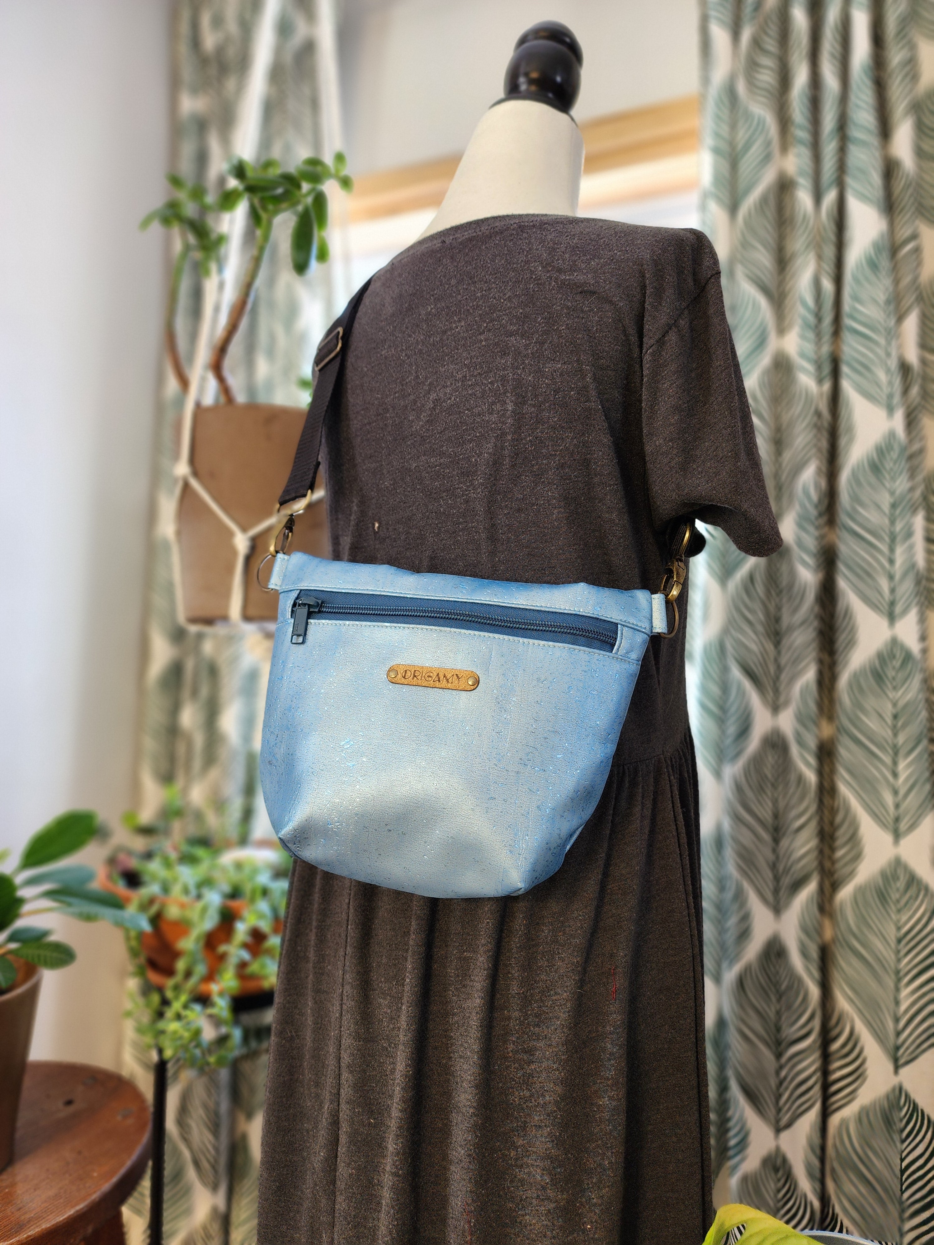 Sac banane Billie en liège bleu perlé