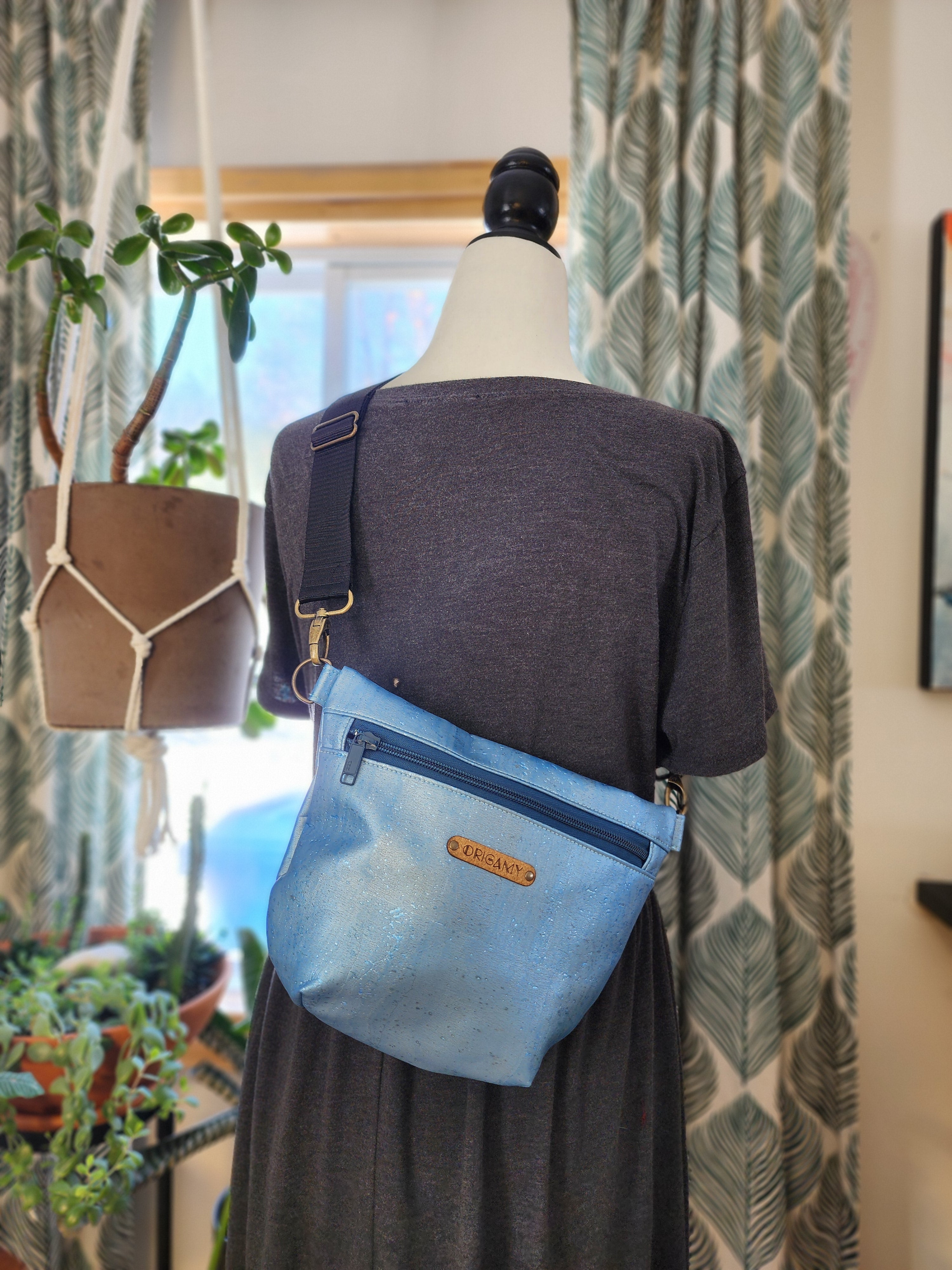 Sac banane Billie en liège bleu perlé