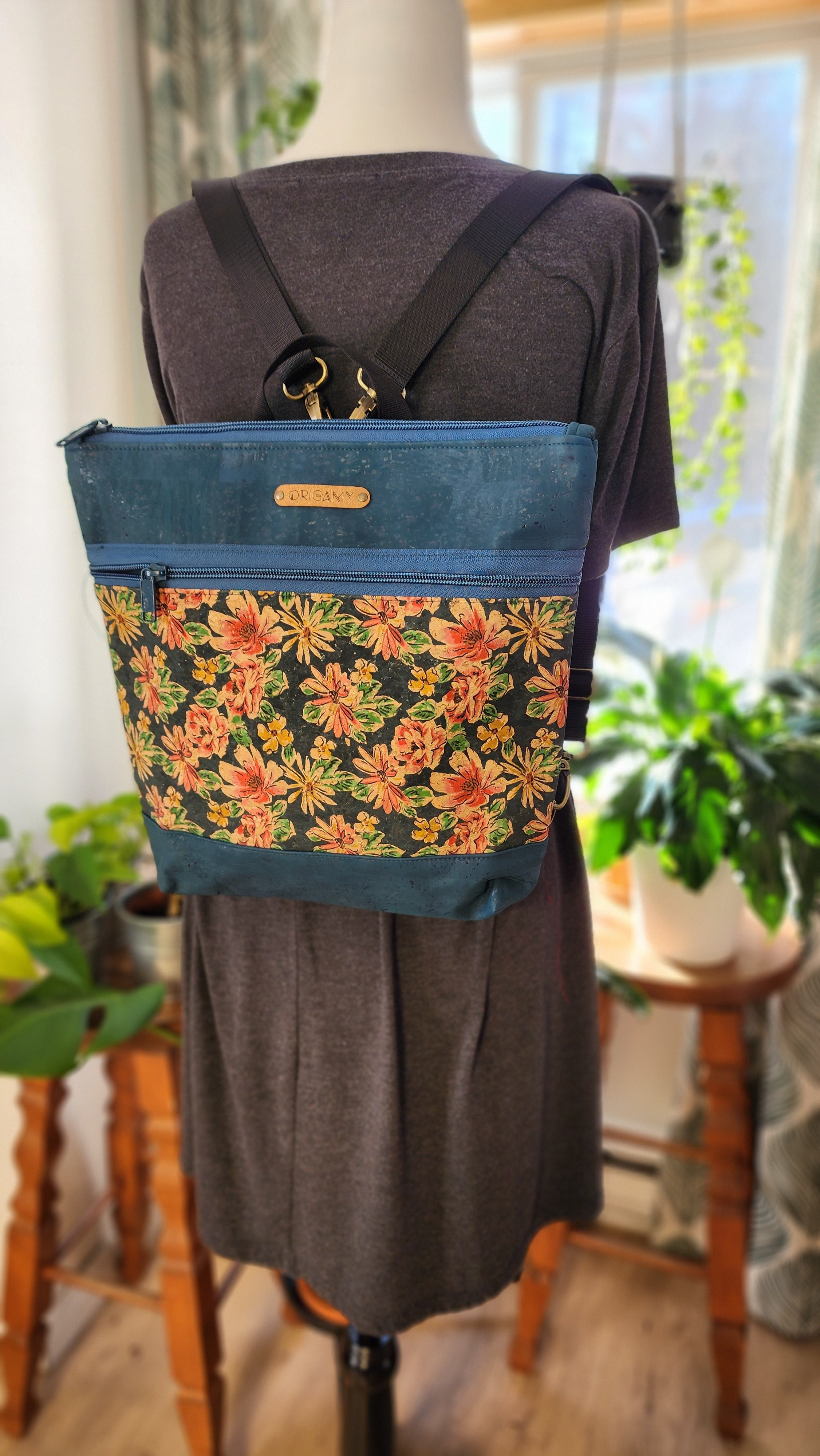 Sac en liège sarcelle et fleurs multicolores