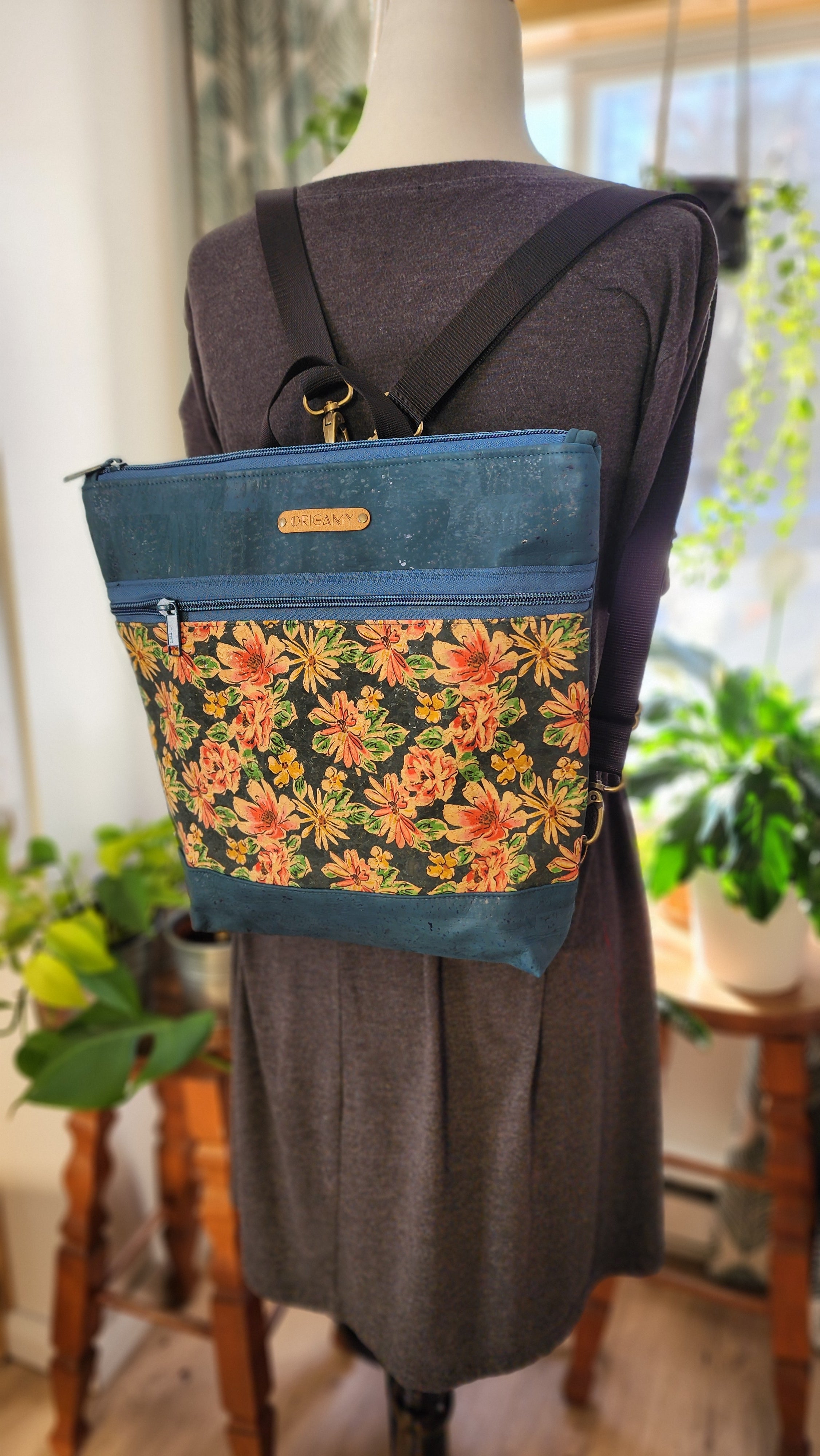 Sac en liège sarcelle et fleurs multicolores