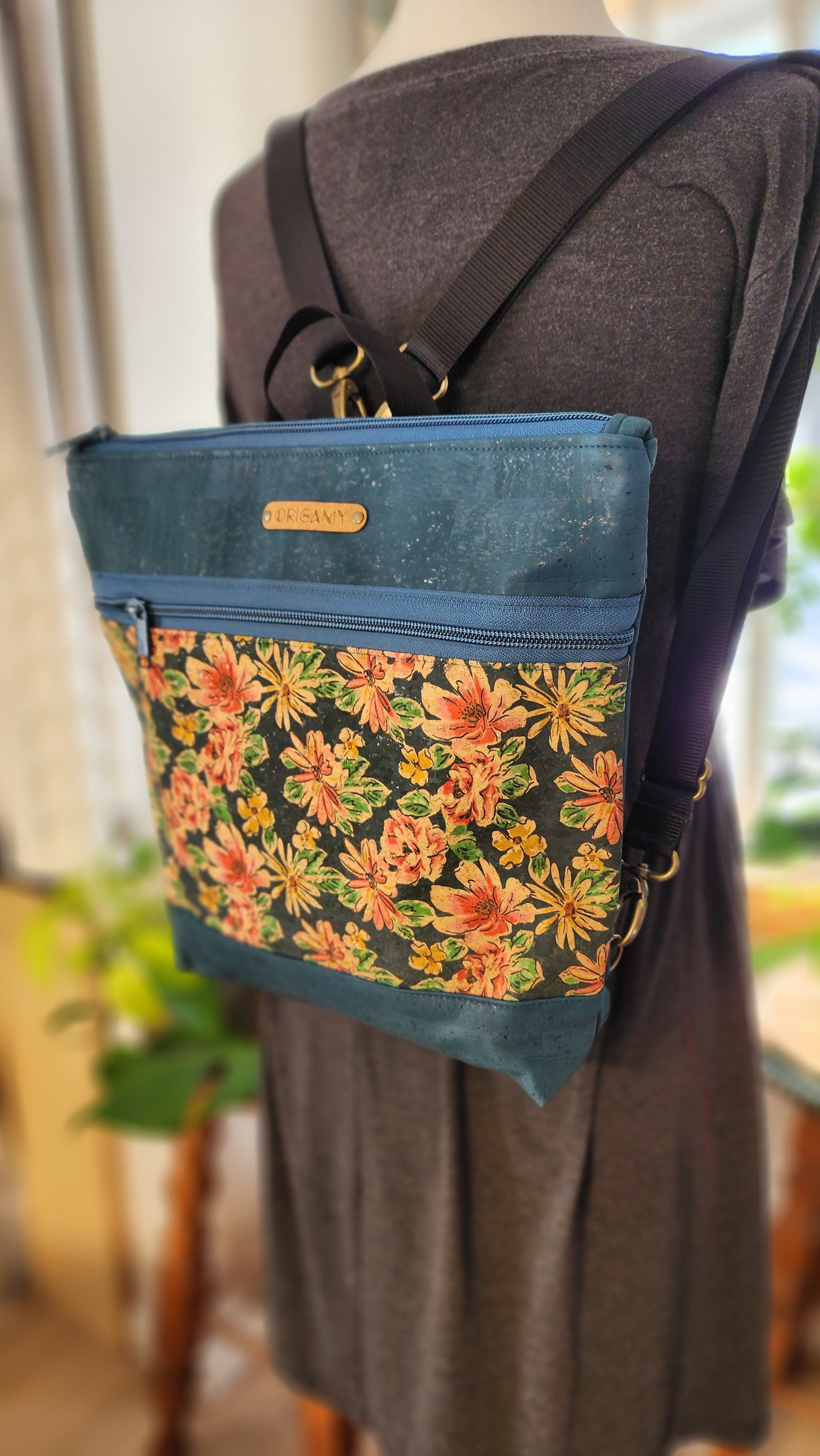 Sac en liège sarcelle et fleurs multicolores